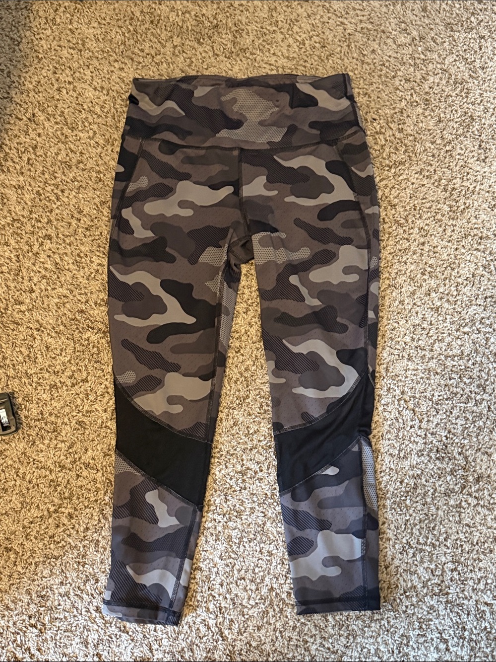 Xersion Sz L Gray and Black Camo High-Waist Leggings b77
